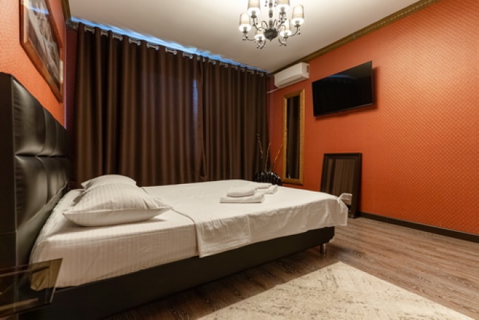 номер красный 12